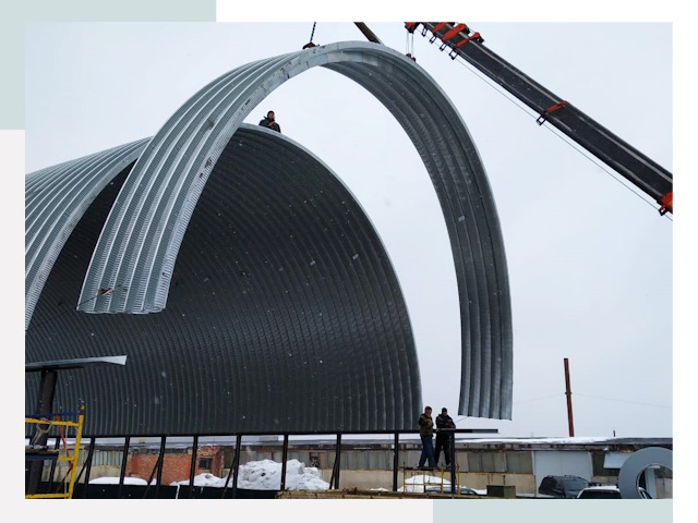 Полукруглые ангары в Магадане